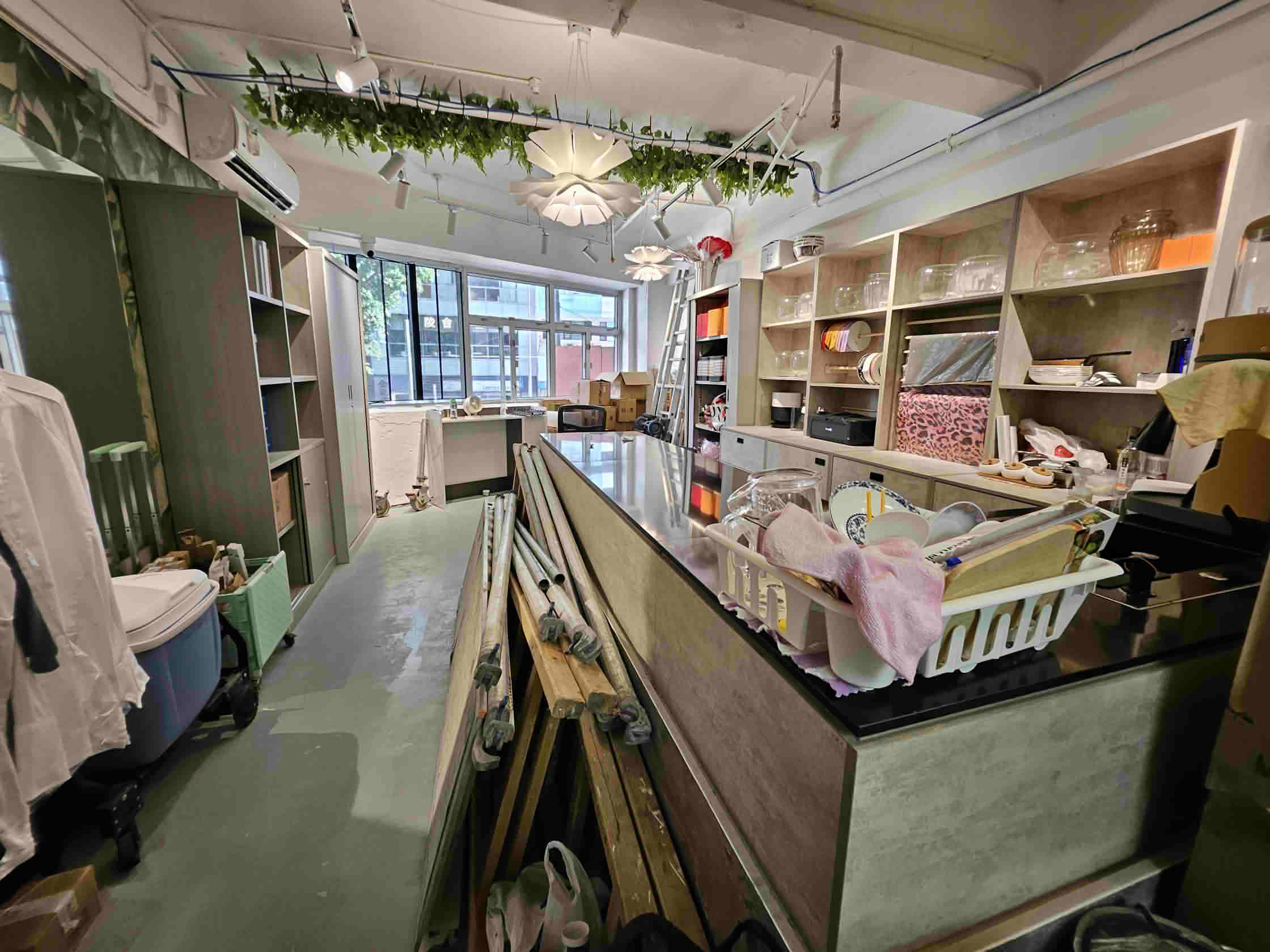 創業 | 生意轉讓 – 灣仔全新裝修花店頂讓, 400平方呎, 零售業